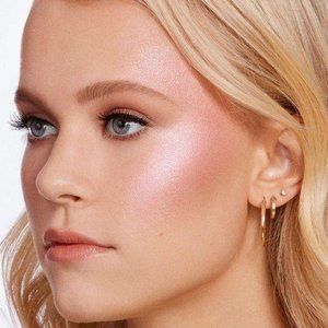 Too Faced Diamond Light Highlighter in Canary